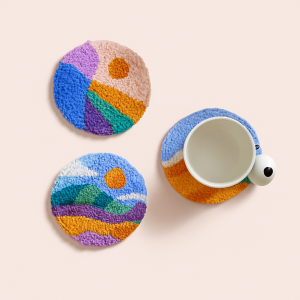 Hæklet Bordskåner med Moderne Kunstnerisk Udtryk i Blå og Orange