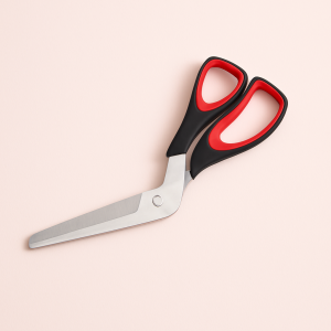 Saks med Ergonomisk Greb - Sort & Rød, Metal & Plastik