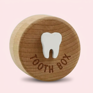 Tandæske i træ - Rund, dekorativ mælketand æske til sikker opbevaring af børns dyrebare tænder - Kaffe- & Teudstyr product image