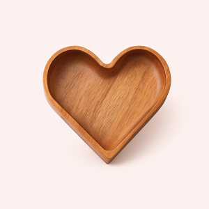Massivt Hjerteformet Træbakke - Naturlig Elegance i Moderne Design